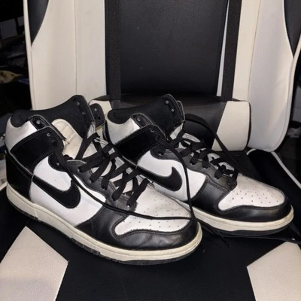 Nike Dunk High Vintage Black men’s size 9.5 Leather Sneakers Black/White
